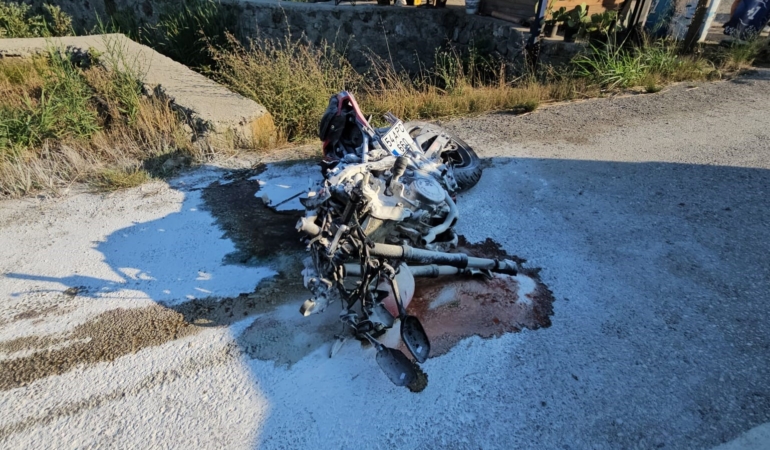 otomobille-carpisan-motosiklet-parcalandi-2-yarali-gBQpbR3v.jpg