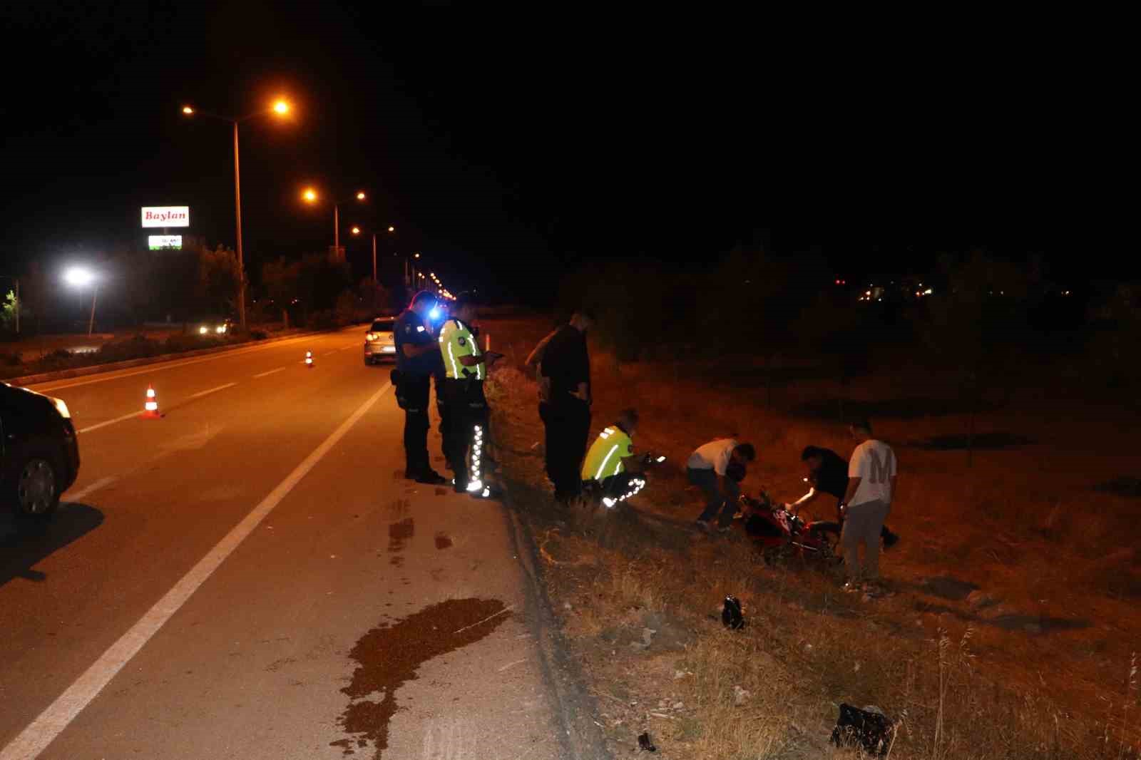 otomobille carpisan motosiklet sarampole savruldu 1 yarali 3 i1uBaZB3