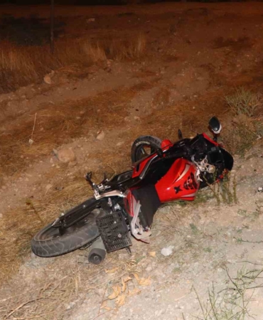 otomobille-carpisan-motosiklet-sarampole-savruldu-1-yarali-ZC5Wb8Yi.jpg