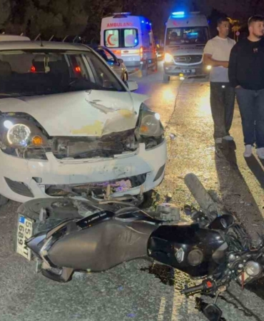 otomobille-carpisan-motosikletin-surucusu-agir-yaralandi-K8VBRzZQ.jpg