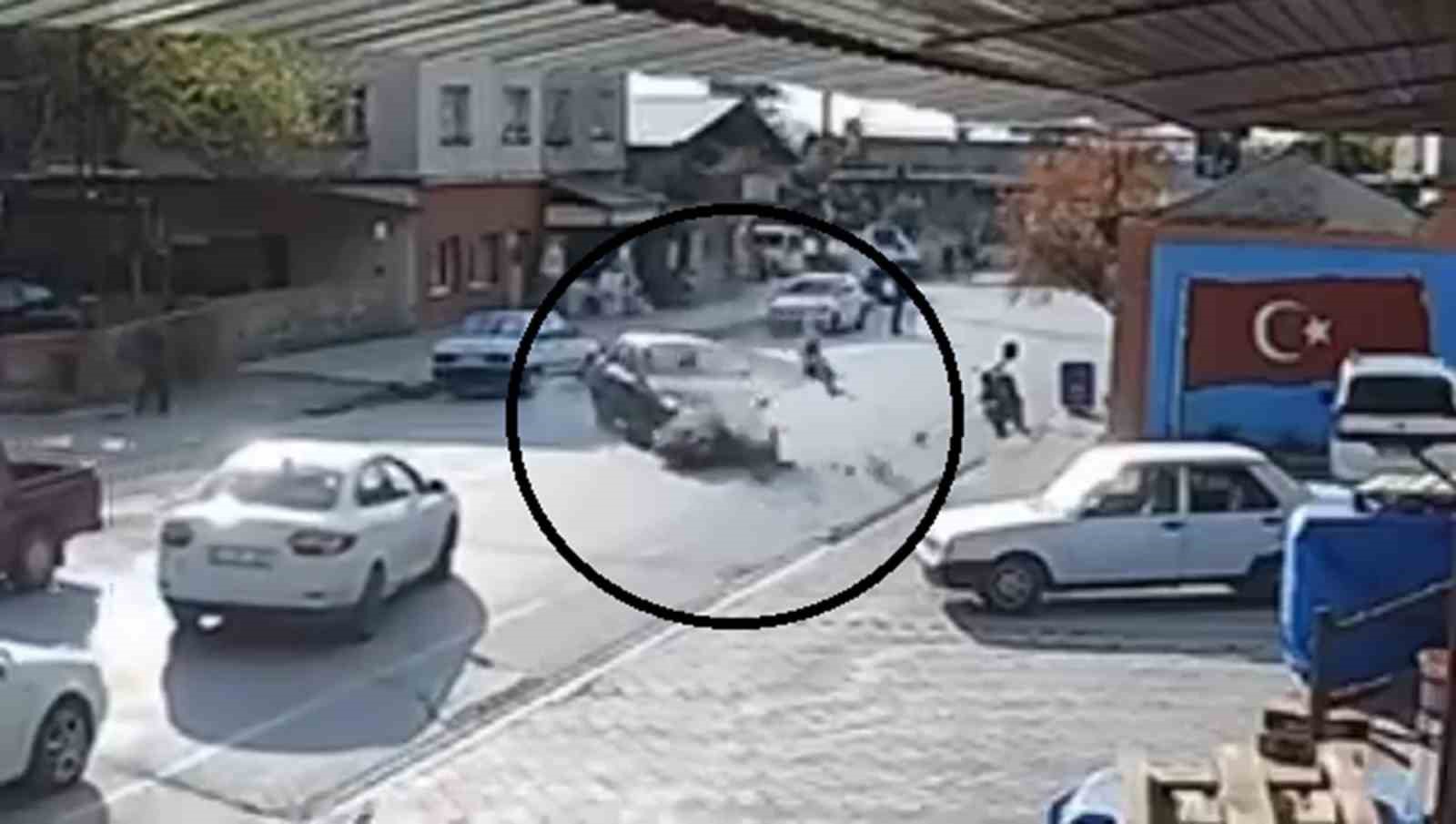 otomobille carpisan motosikletin surucusu yaralandi 0 2aile452