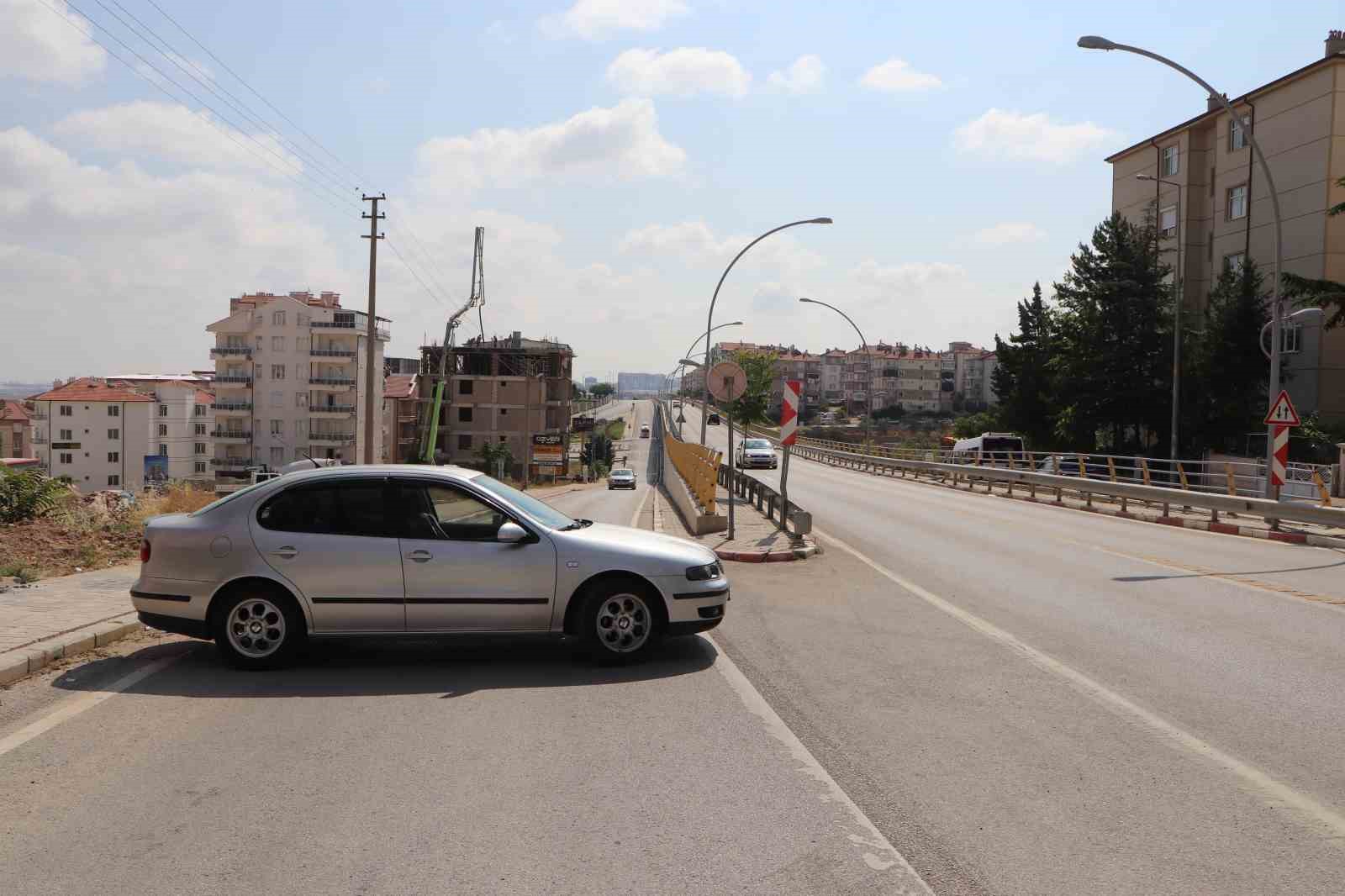 Otomobille çarpışan motosikletin sürücüsü yaralandı 7 otomobille carpisan motosikletin surucusu yaralandi 3