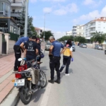 otomobille-carpisan-motosikletin-surucusu-yaralandi-n83SXWBB.jpg