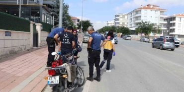 otomobille-carpisan-motosikletin-surucusu-yaralandi-n83SXWBB.jpg