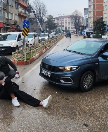 otomobille-carpisan-motosikletin-surucusu-yaralandi-rNWHlzVP.jpg