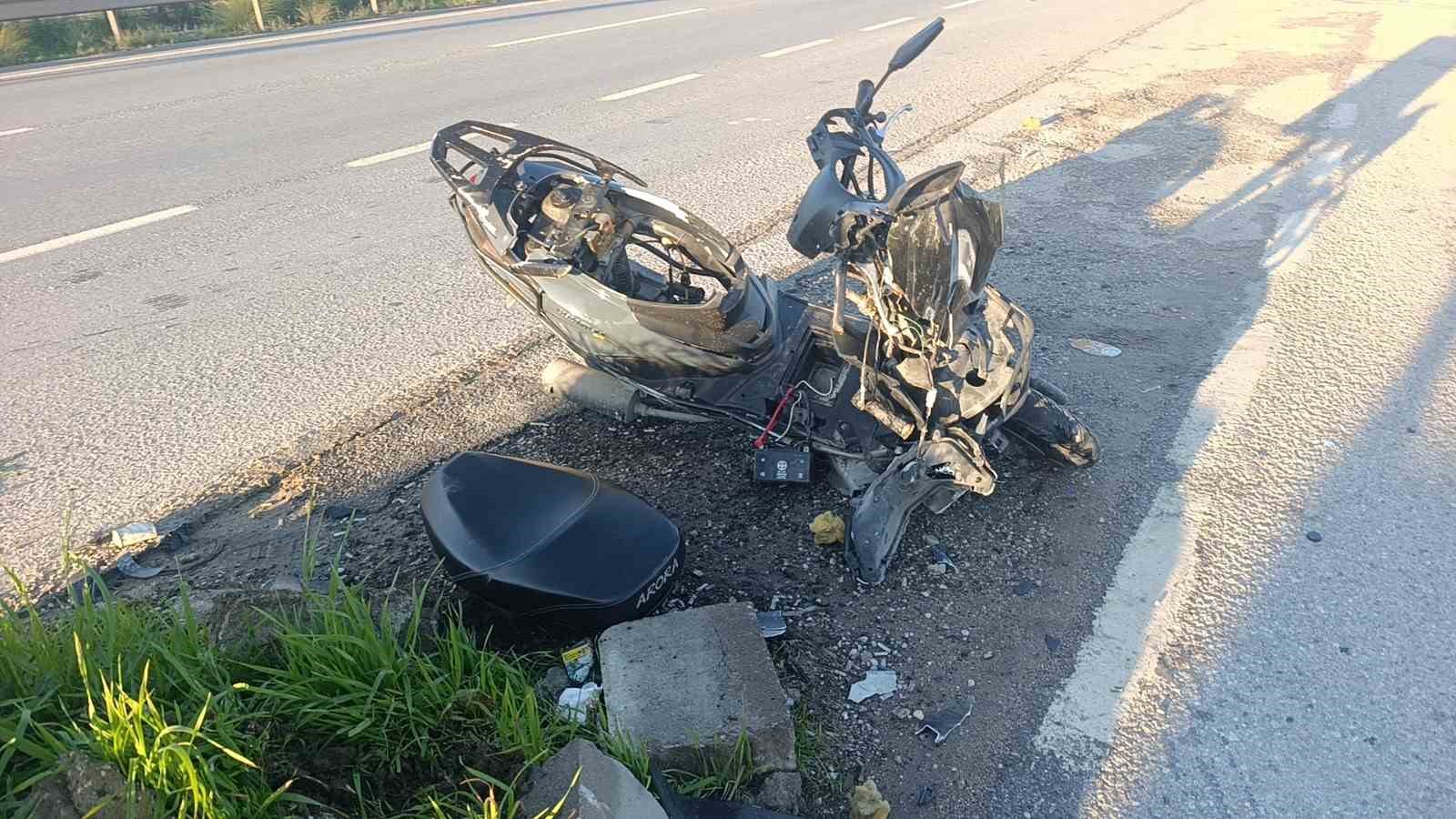 Otomobille çarpışan motosikletli metrelerce havaya savruldu 5 otomobille carpisan motosikletli metrelerce havaya savruldu 1 VOaziOZP