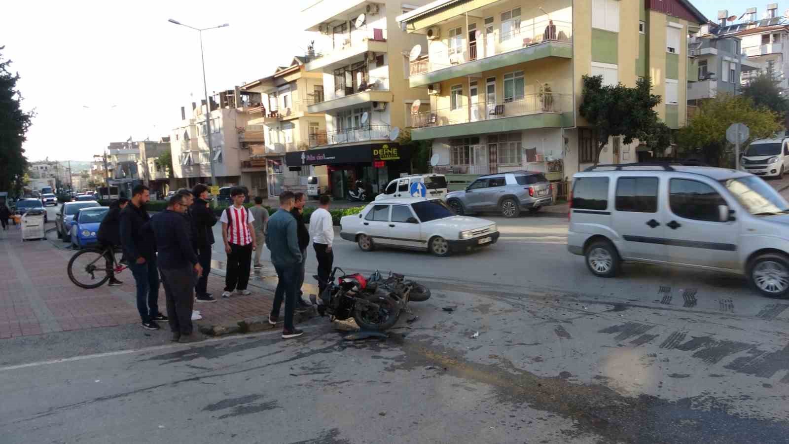 Otomobille çarpışan motosikletli, metrelerce havaya savruldu 6 otomobille carpisan motosikletli metrelerce havaya savruldu 2 K1g58kwO