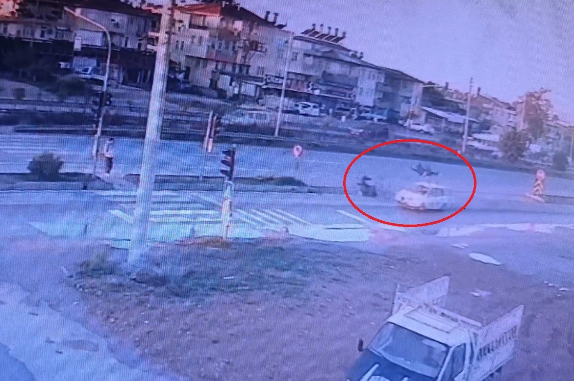 Otomobille çarpışan motosikletli metrelerce havaya savruldu 9 otomobille carpisan motosikletli metrelerce havaya savruldu 5 rpvGKc9H