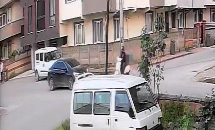 otomobille carpisan motosikletli yaralandi 0 qTznraRB