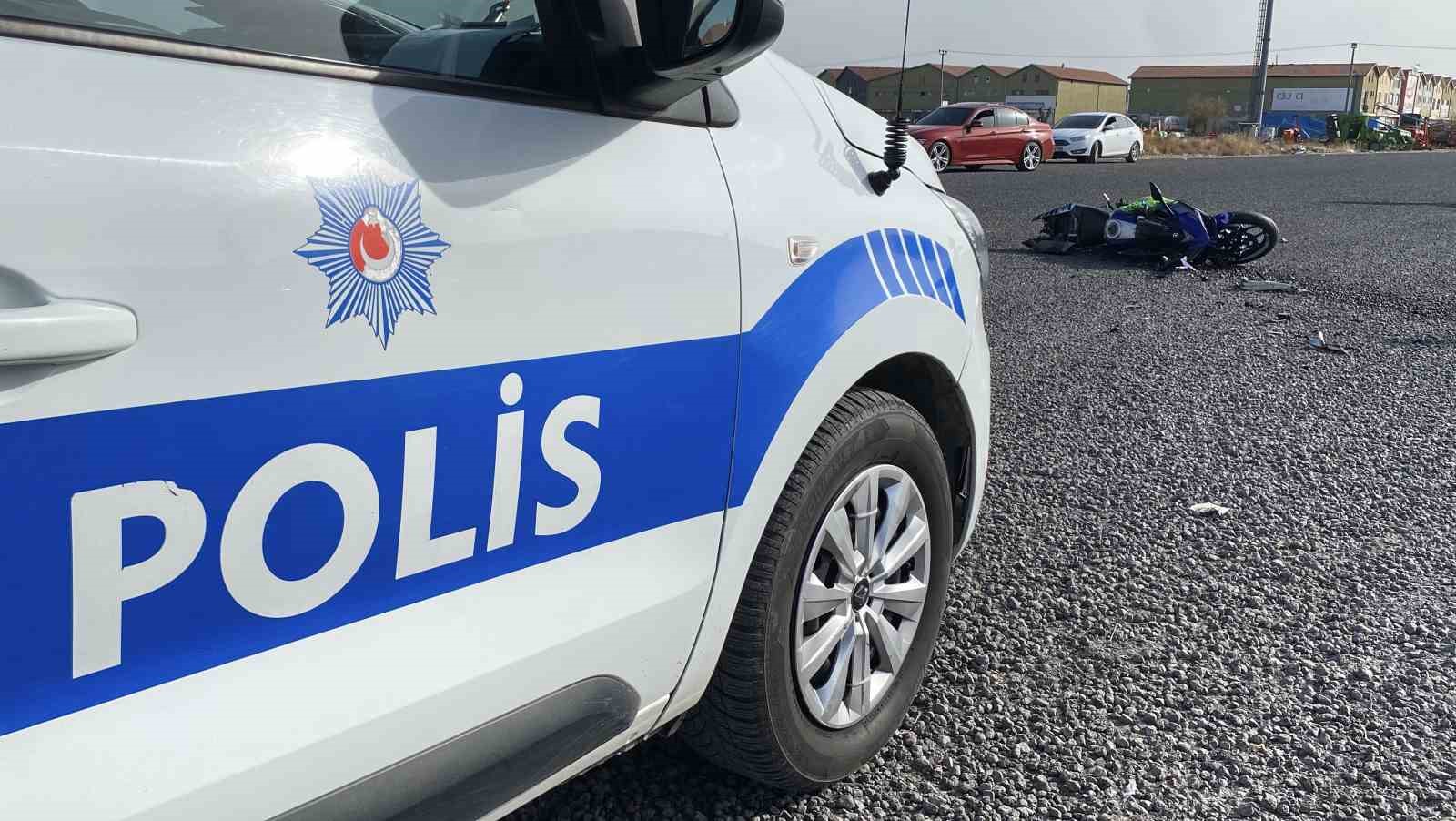 otomobille carpisan motosikletli yaralandi 5 gc77lipn