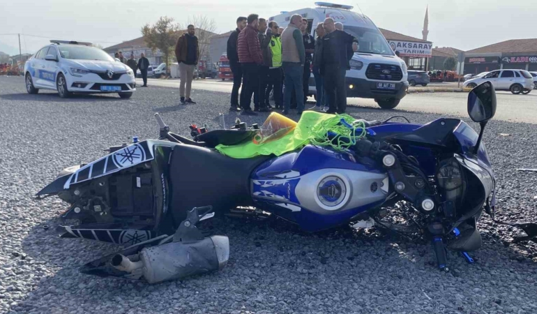 otomobille-carpisan-motosikletli-yaralandi-DNMBgevw.jpg