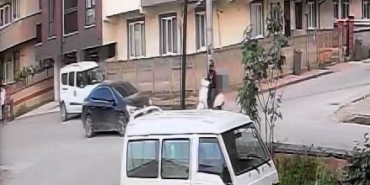 otomobille-carpisan-motosikletli-yaralandi-f5kRrMLX.jpg