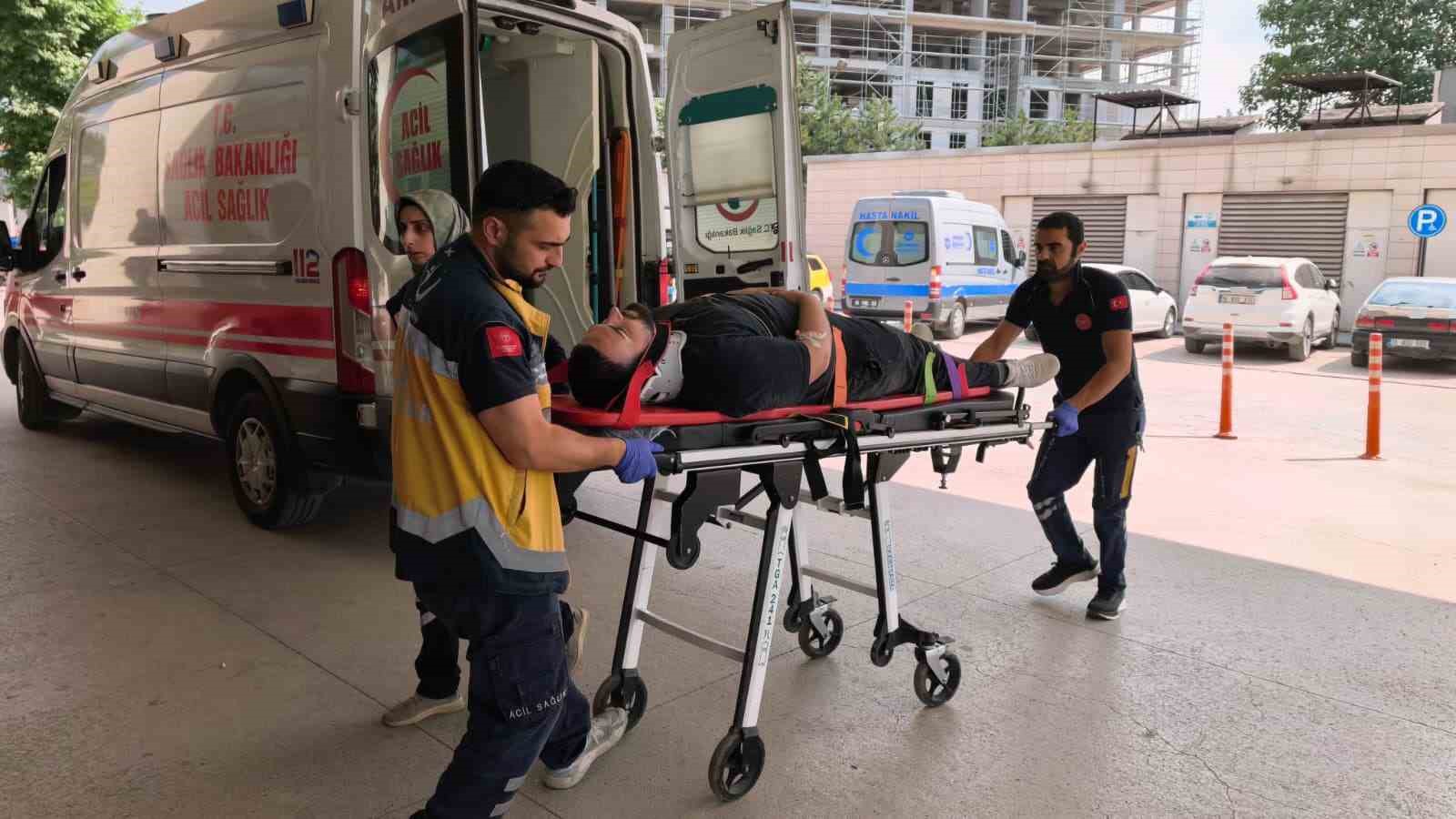 Otomobille çarpışan motosikletli yaralandı: Kaza anı kamerada 4 otomobille carpisan motosikletli yaralandi kaza ani kamerada 0 fFNr9TNt