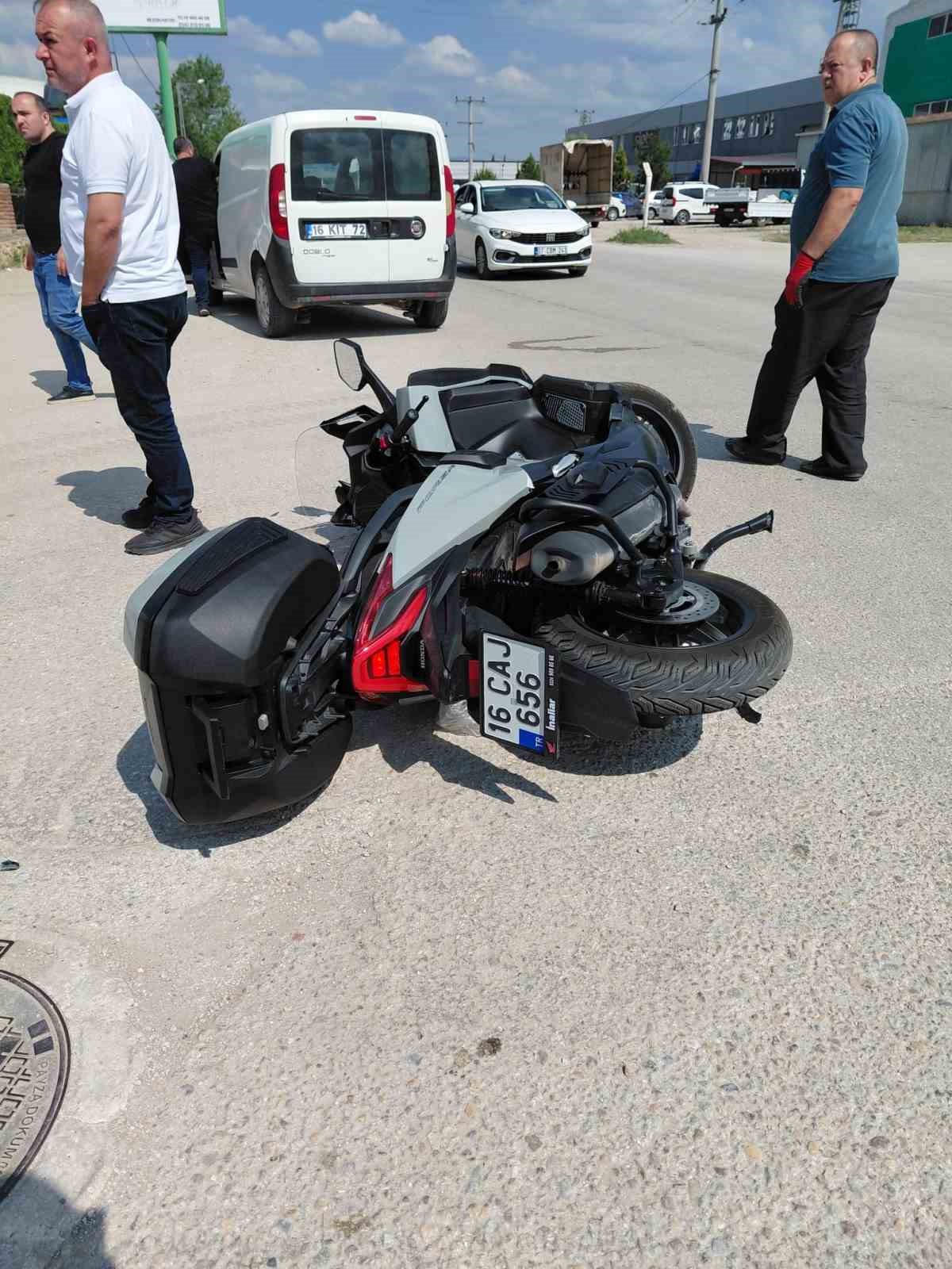 Otomobille çarpışan motosikletli yaralandı: Kaza anı kamerada 9 otomobille carpisan motosikletli yaralandi kaza ani kamerada 5 ZtIqRiFn