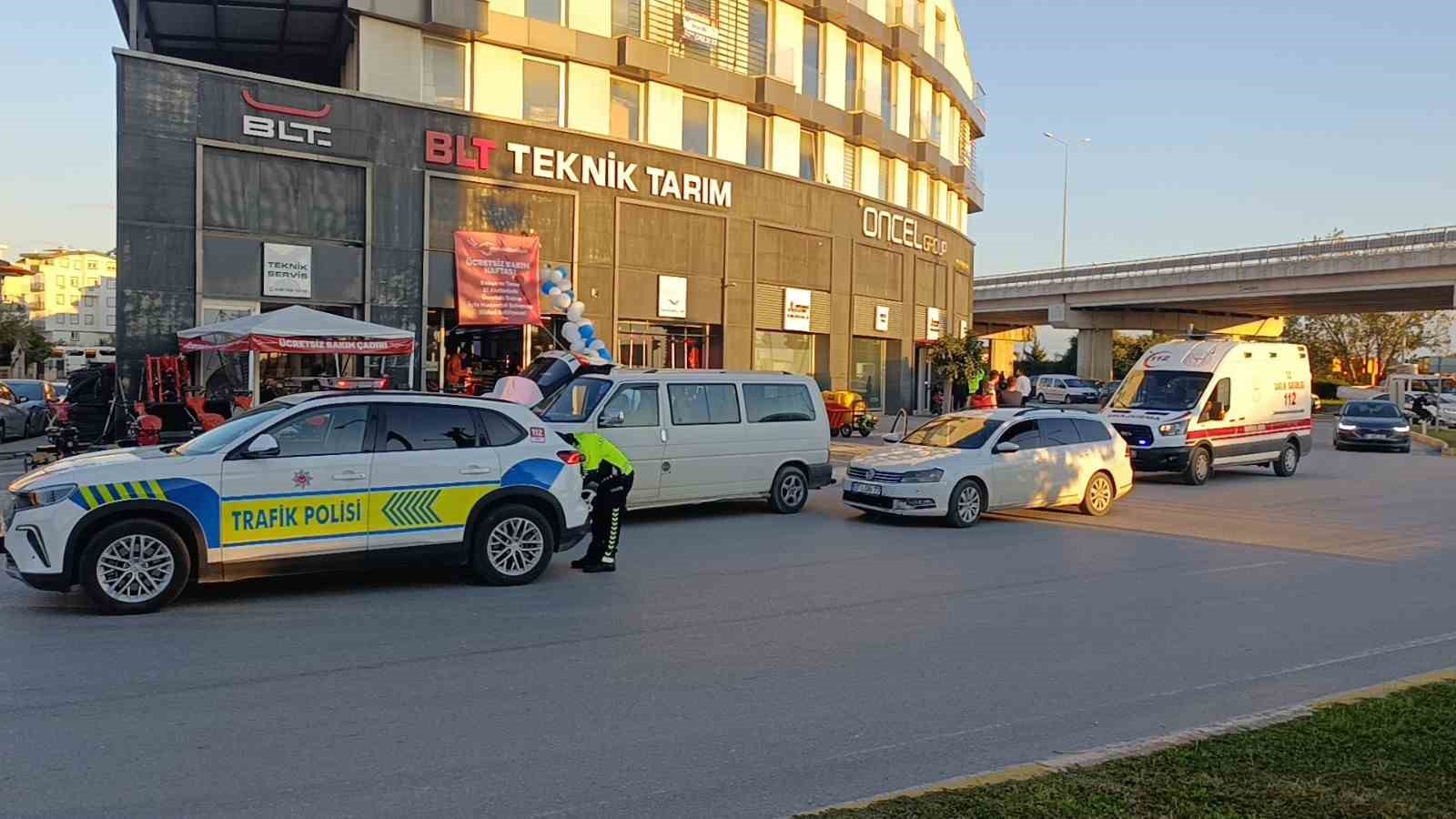 otomobille carpisan motosikletli yola savruldu 1 yarali 1 IPvOJHNT