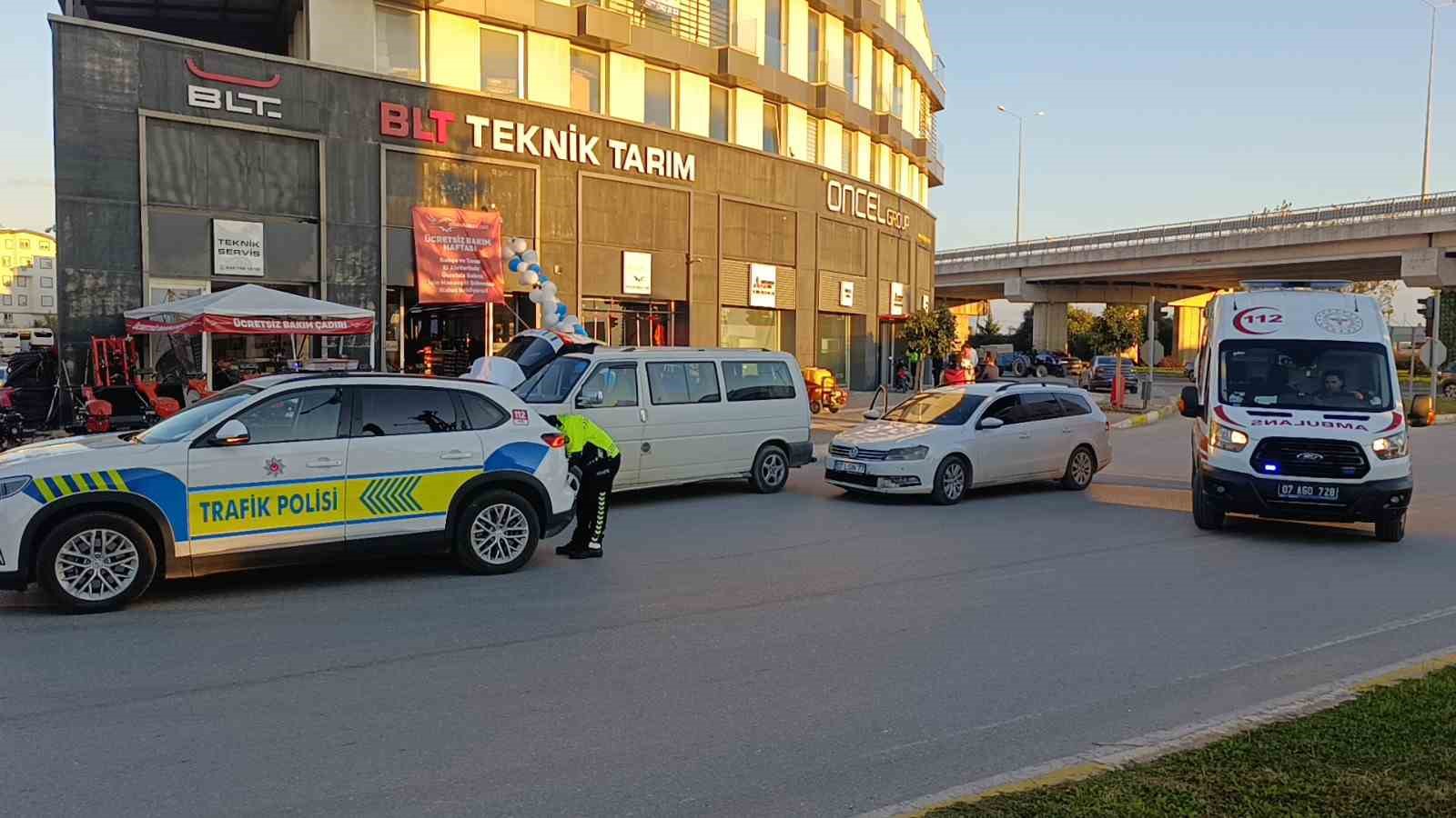 otomobille carpisan motosikletli yola savruldu 1 yarali 4 9gQ8mAEH