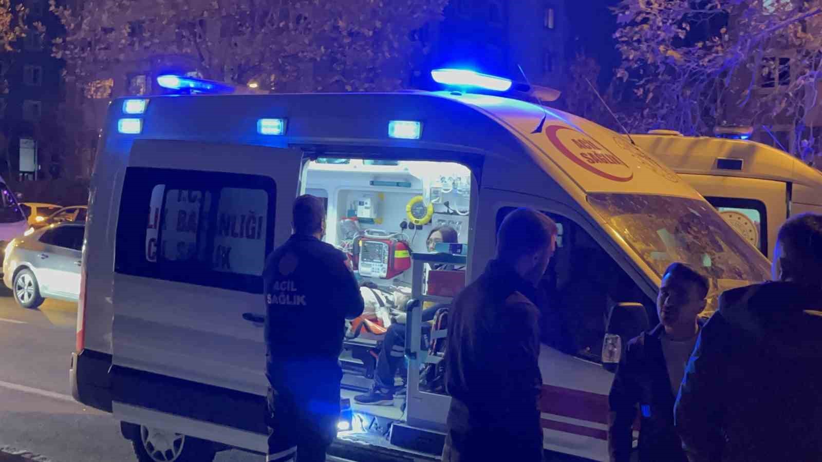 Otomobille çarpışan motosikletteki 2 genç yaralandı 5 otomobille carpisan motosikletteki 2 genc yaralandi 1
