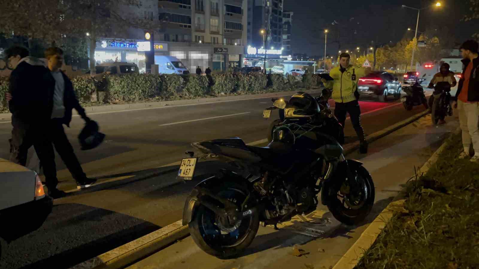 Otomobille çarpışan motosikletteki 2 genç yaralandı 7 otomobille carpisan motosikletteki 2 genc yaralandi 3 HT9H68Hr