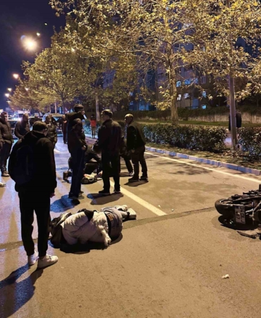 otomobille-carpisan-motosikletteki-2-genc-yaralandi-RKexRBQB.jpg