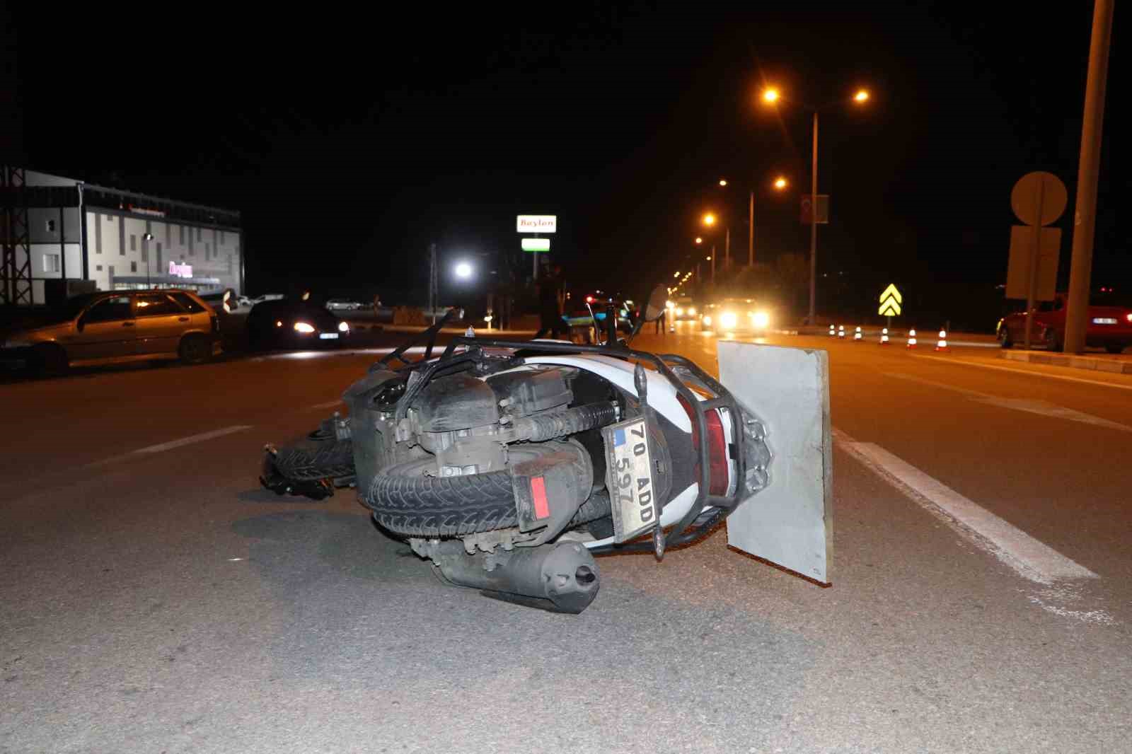 otomobille carpisan motosikletteki 2 kisi yaralandi 1 ATd6jQfa