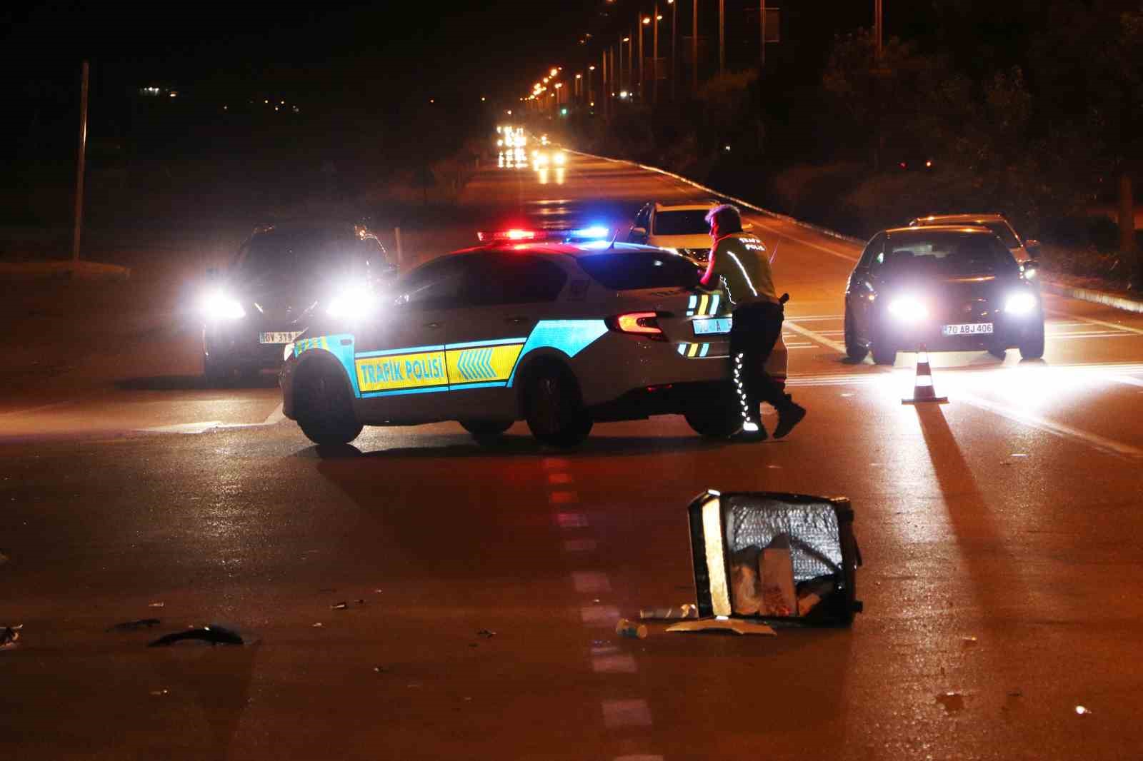 otomobille carpisan motosikletteki 2 kisi yaralandi 2