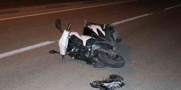 otomobille-carpisan-motosikletteki-2-kisi-yaralandi-5V21ePvP.jpg