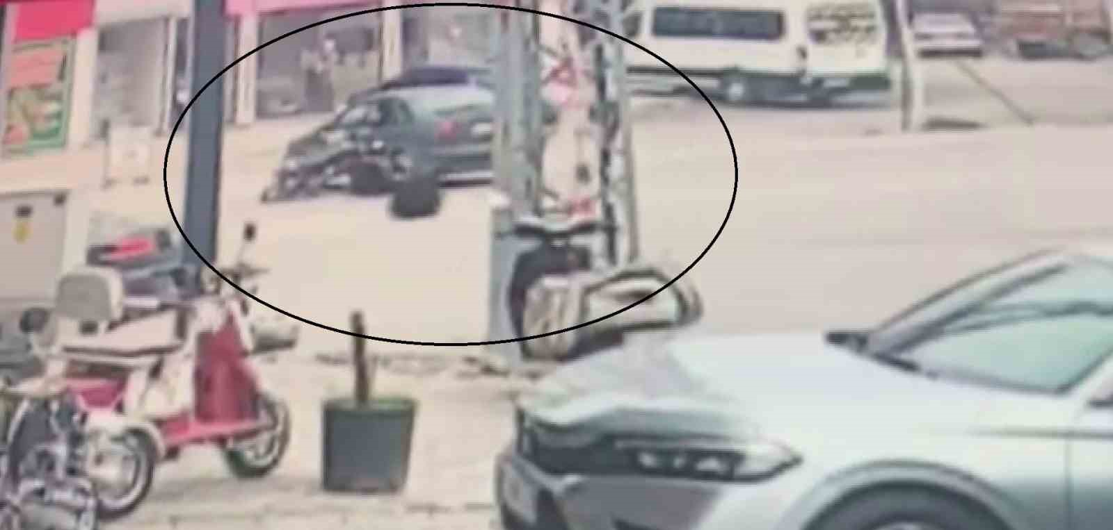 otomobille carpisan motosikletteki 2 kisinin yere savruldugu anlar kamerada 1 92SvIHJ6