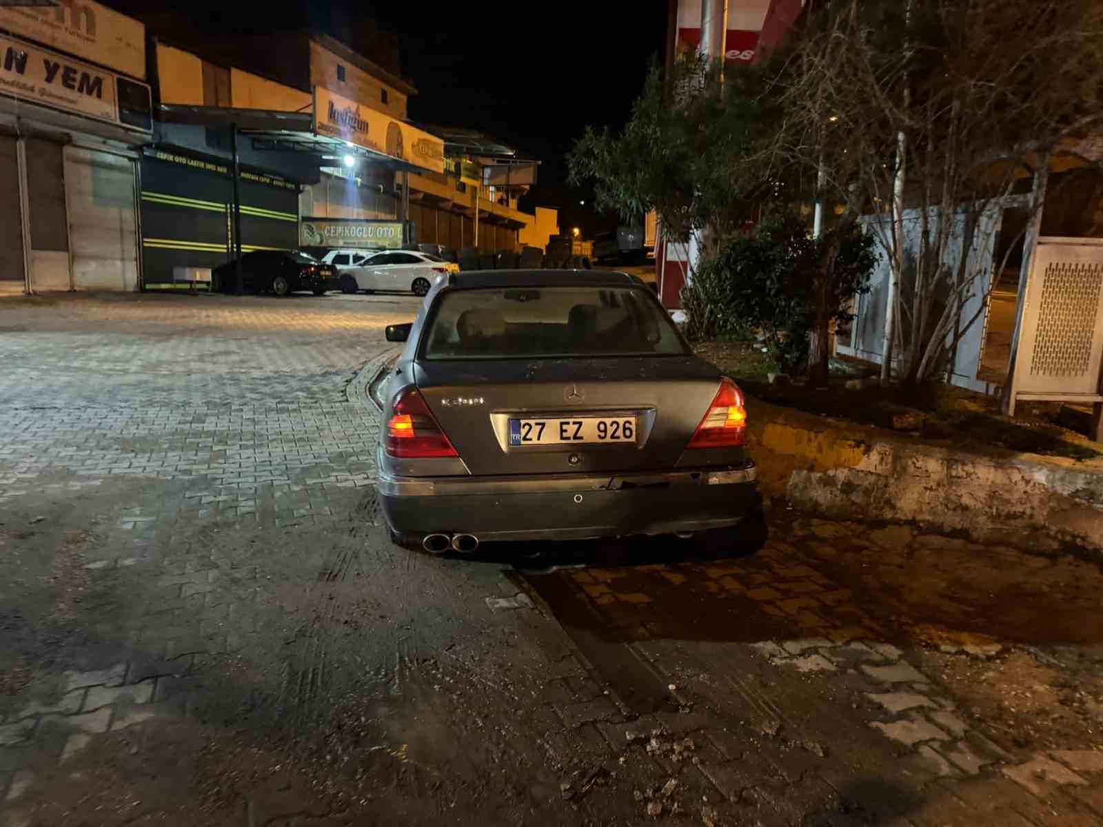 otomobille carpisan motosikletteki cift yaralandi 1 JdTH8Vpd