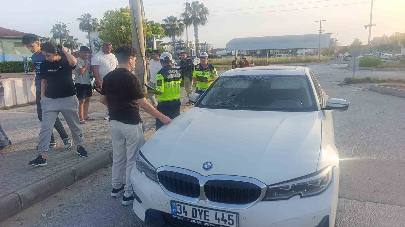 otomobille carpisan motosiklettekiler metrelerce savruldu 2 agir yarali 1 uUpwPWMX