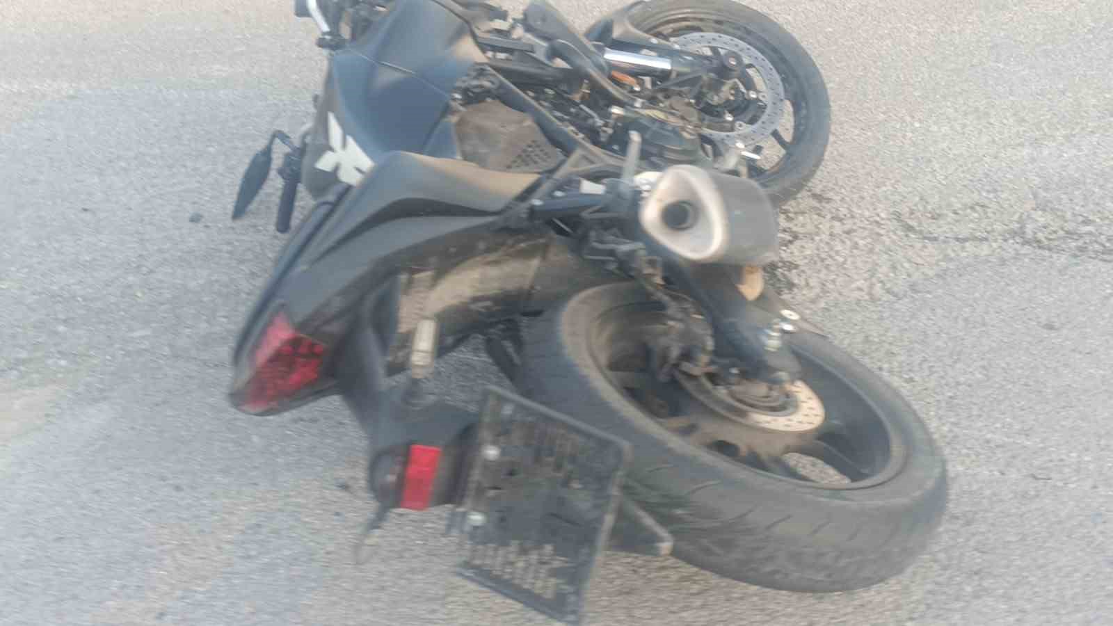 otomobille carpisan motosiklettekiler metrelerce savruldu 2 agir yarali 3 iF1zIEn8