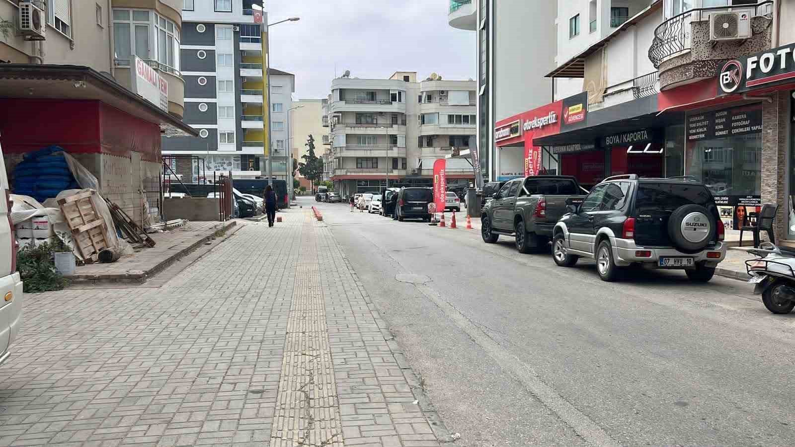 Otomobille çarpışan motosiklettekiler, metrelerce uçup park halindeki aracın bagajına çarptı 7 otomobille carpisan motosiklettekiler metrelerce ucup park halindeki aracin bagajina carpti 3 a2skXQa2