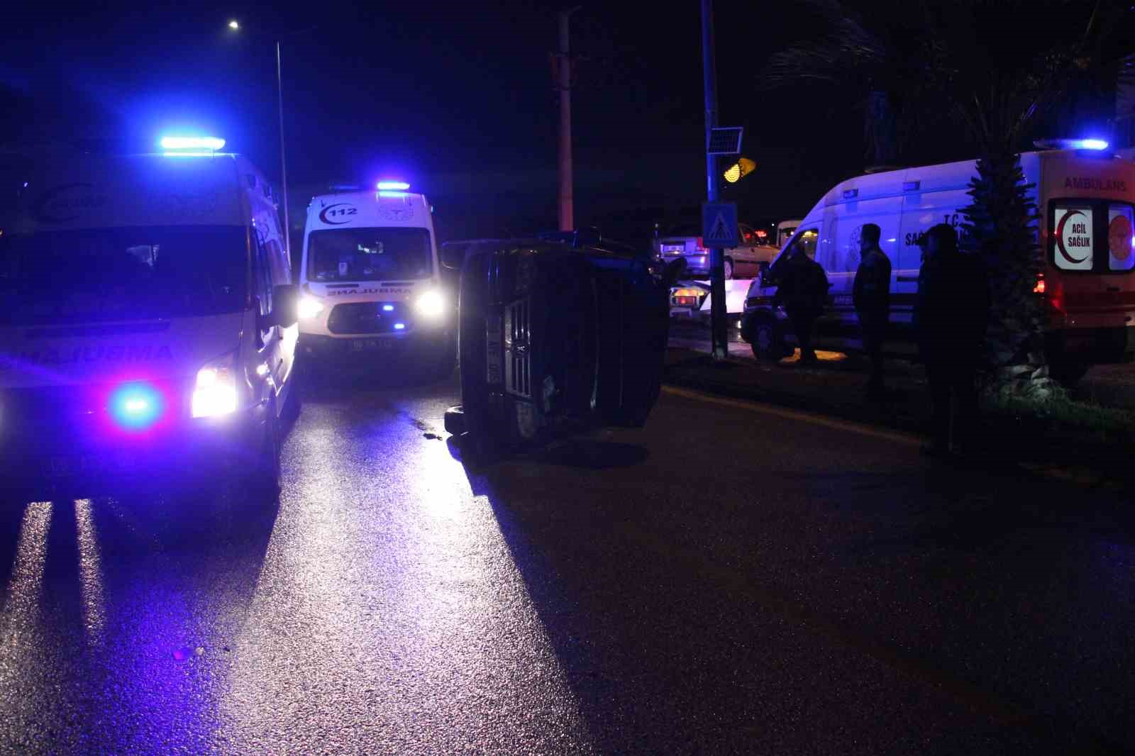 otomobille carpisan ticari arac yan yatti 7 yarali 3 ngXluzkw