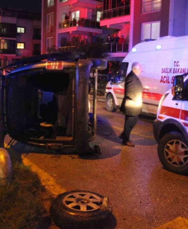 otomobille-carpisan-ticari-arac-yan-yatti-7-yarali-mxBFAlBi.jpg