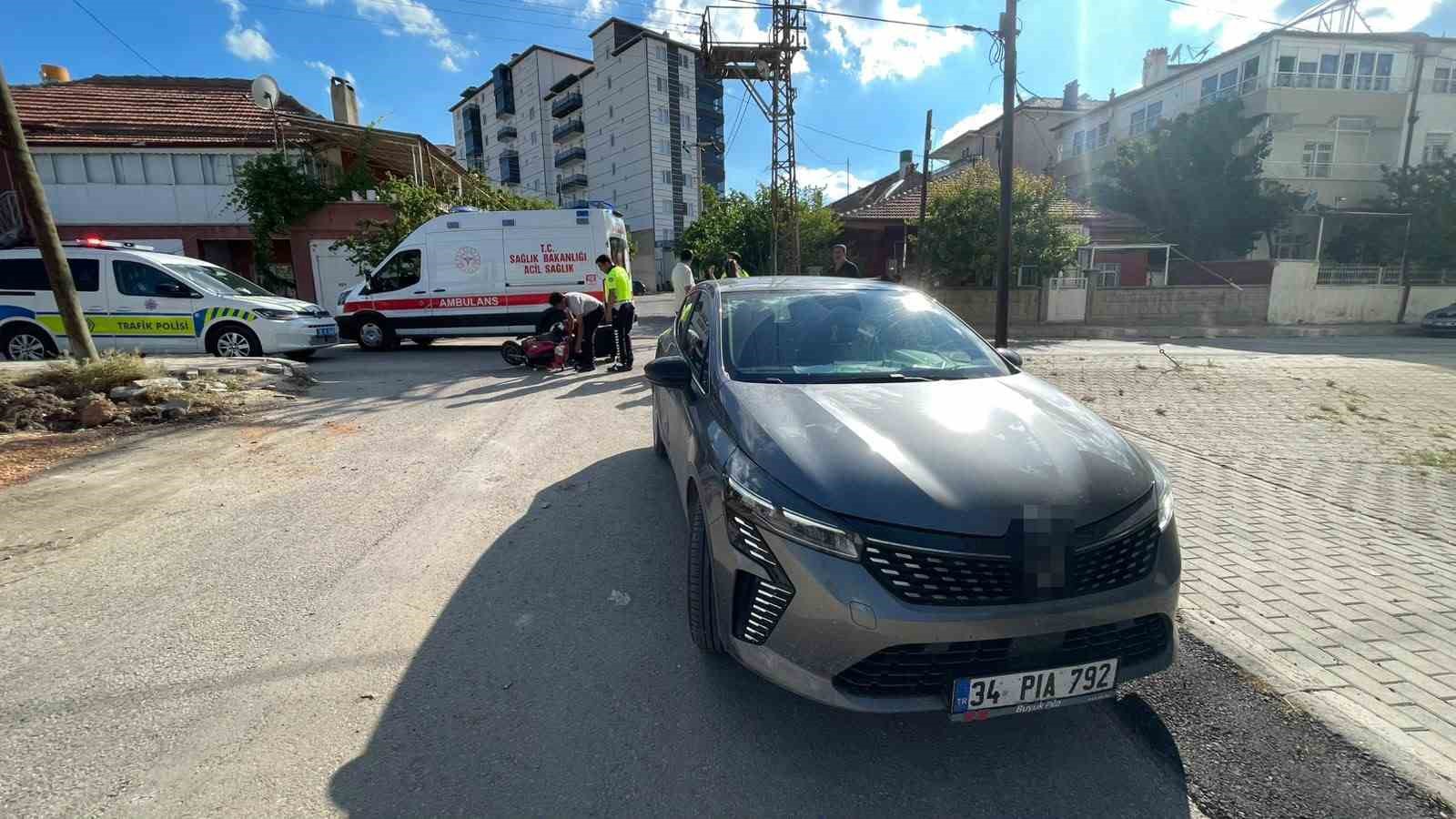 Otomobille çarpışan üç tekerlekli bisiklet devrildi: Kazada anne ve kızı yaralandı 6 otomobille carpisan uc tekerlekli bisiklet devrildi kazada anne ve kizi yaralandi 2