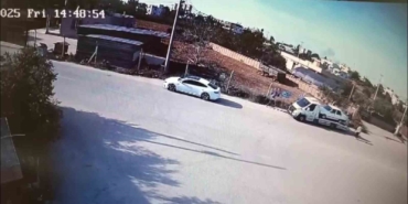 otomobille-geldi-cekiciden-telefon-caldi-120-suc-kayitli-hirsizin-o-anlari-kamerada-aOD1g3mx.jpg