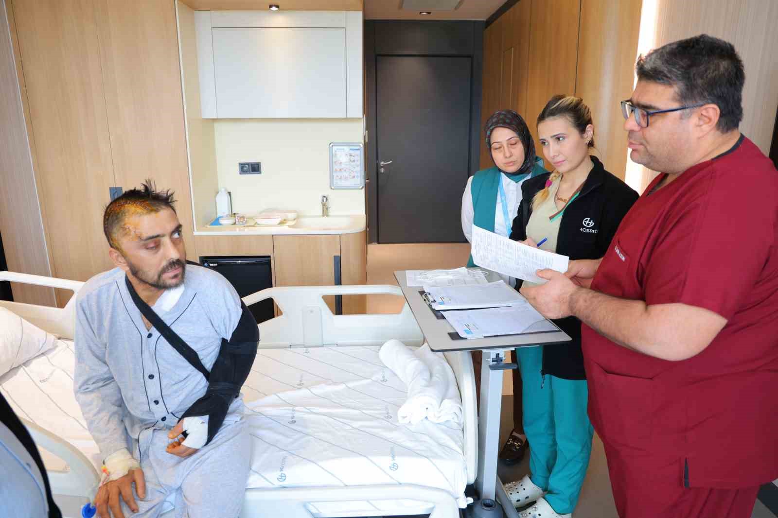 otomobille giderken kafasina kaya yuvarlandi basarili ameliyatla sagligina kavustu 6 uKtjI5lF