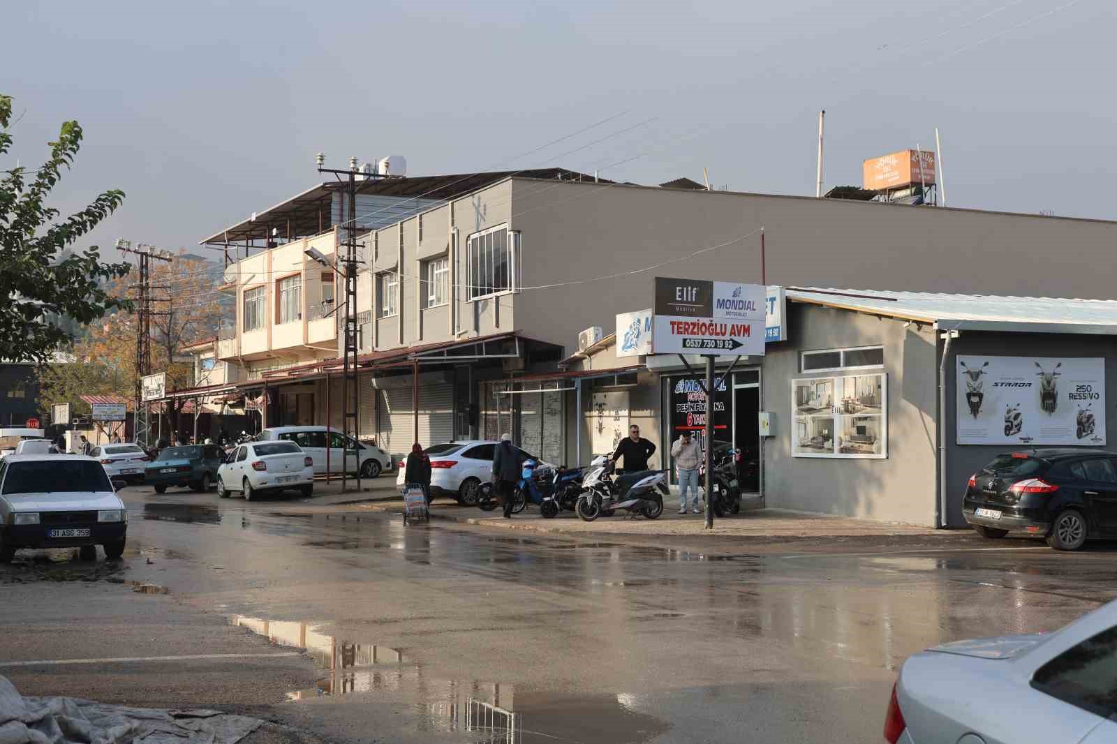 otomobille motosiklet carpisti 1 yarali 2 5GKkBamF