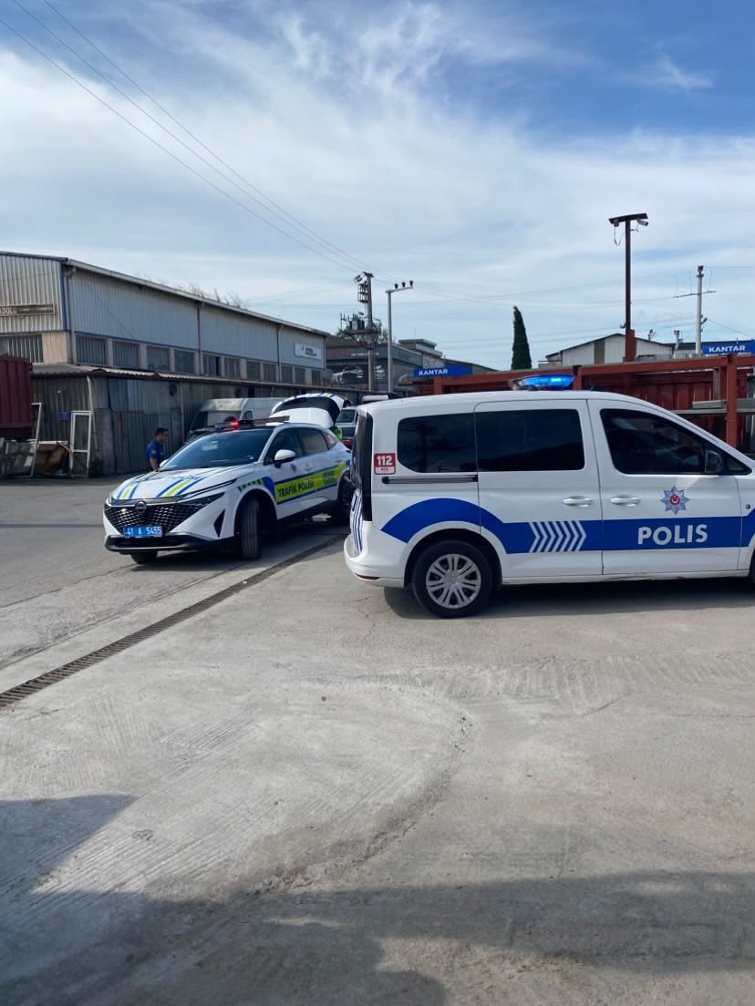 otomobille motosikletin carpistigi kaza ani kameraya yansidi 1 yarali 3 h8HyR1Dh