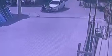 otomobille-motosikletin-carpistigi-kaza-ani-kameraya-yansidi-1-yarali-SkYftrON.jpg