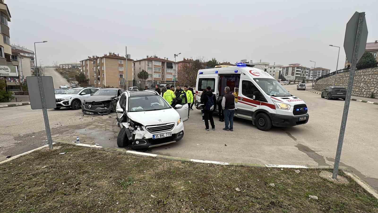 Otomobille motosikletin çarpıştığı kaza kamerada 5 otomobille motosikletin carpistigi kaza kamerada 1 hKZEnwXL