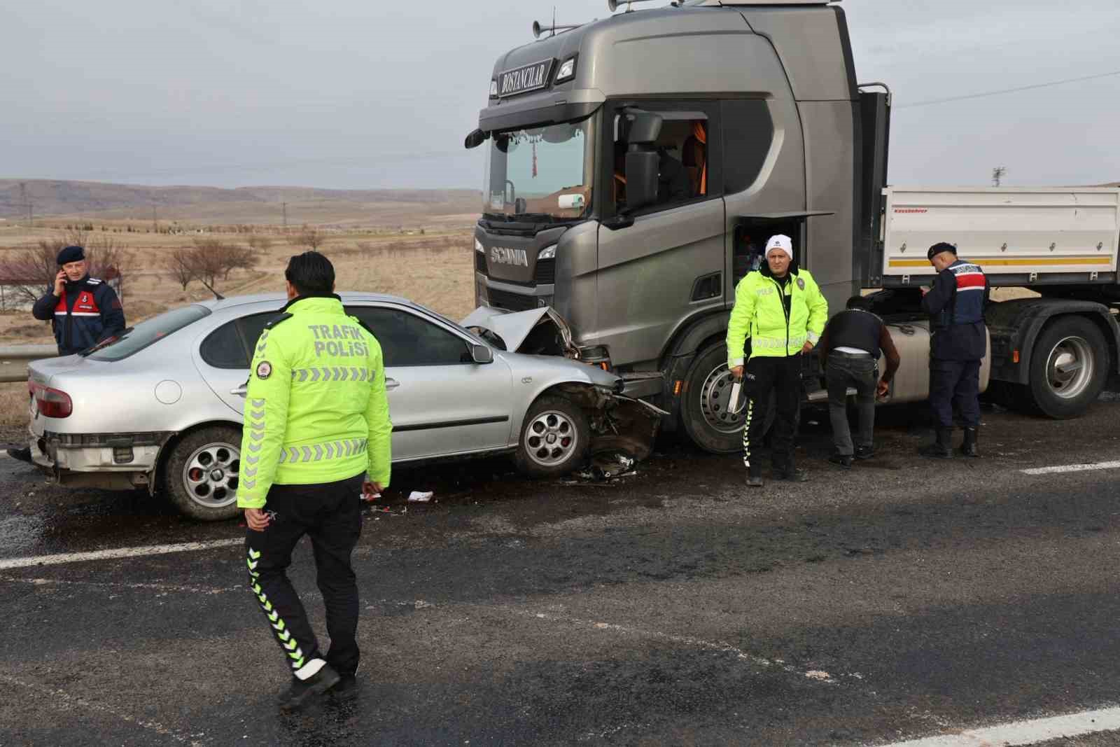 otomobille tir kafa kafaya carpisti 1 olu 1i agir 3 yarali 0 fZsdippj