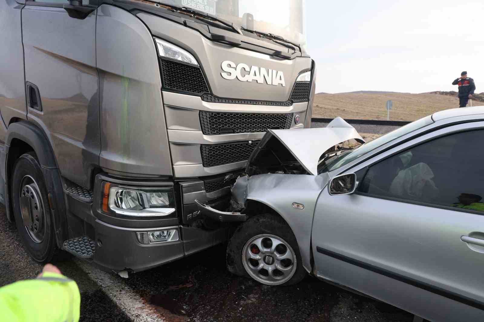 otomobille tir kafa kafaya carpisti 1 olu 1i agir 3 yarali 4 zDDXF5w6