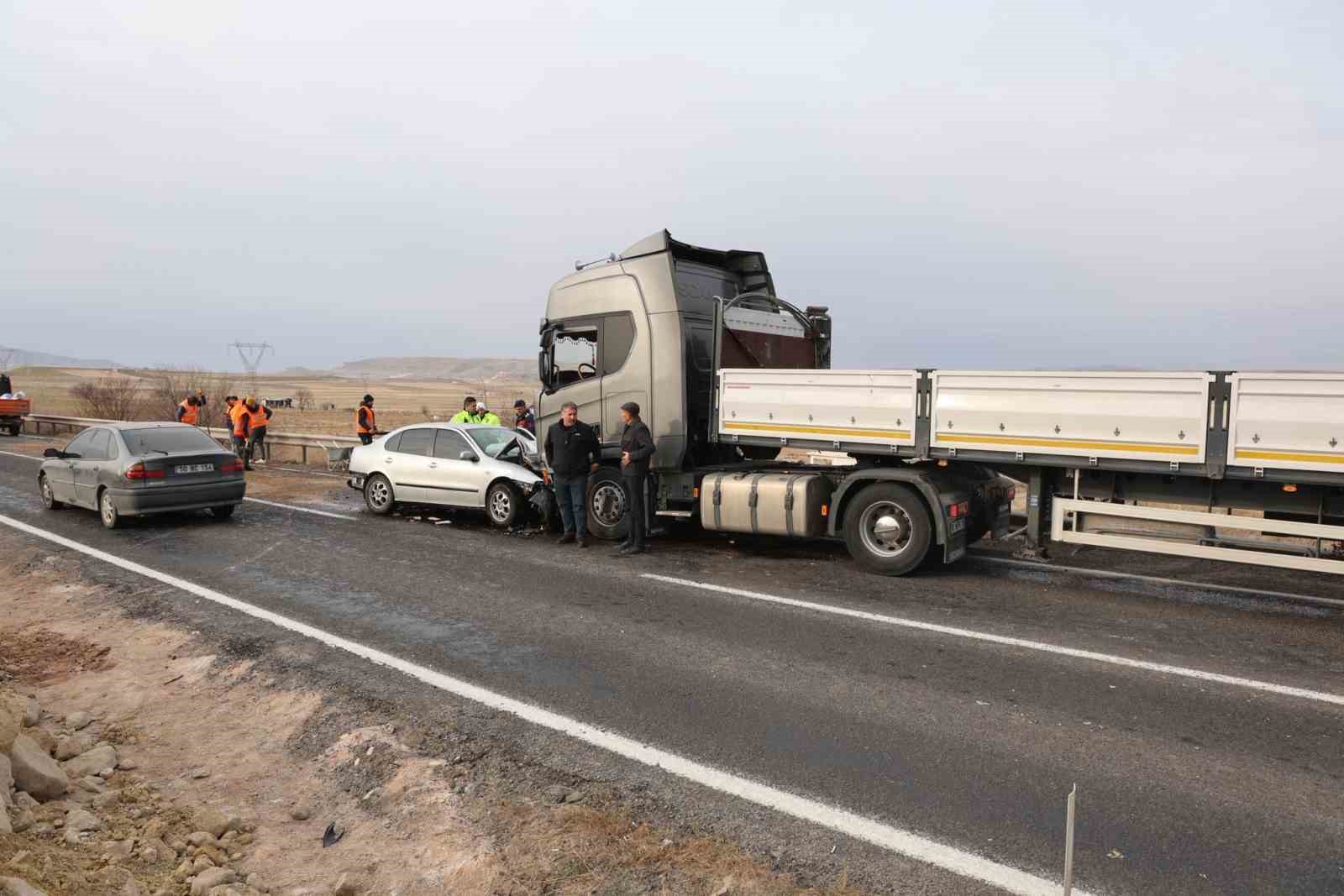 otomobille tir kafa kafaya carpisti 1 olu 1i agir 3 yarali 6 Rt4a8Ru1