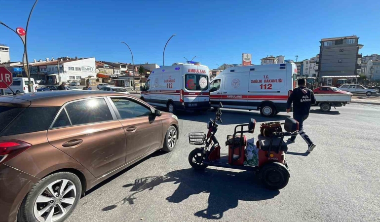 otomobille-uc-tekerlekli-elektrikli-bisiklet-carpisti-1-yarali-MjUrZUG4.jpg