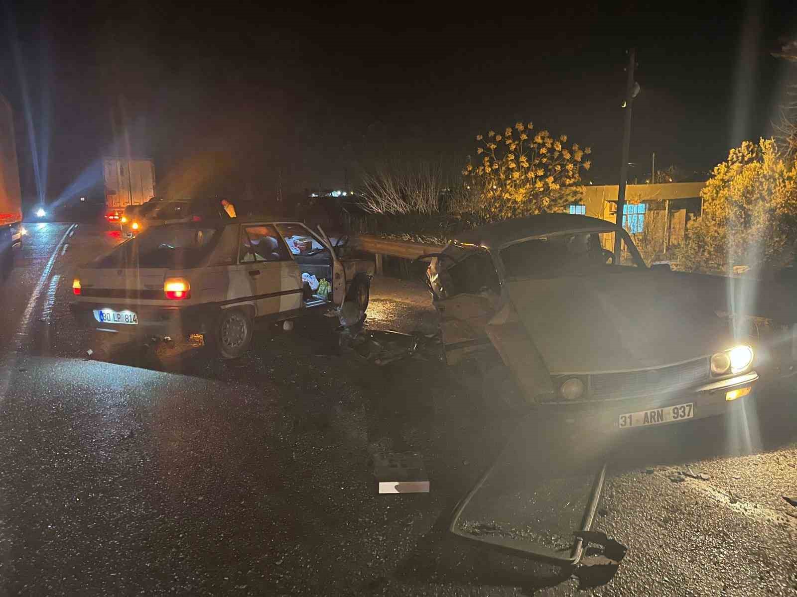 otomobiller carpisti 1 olu 2 yarali 0 3ijsiDky