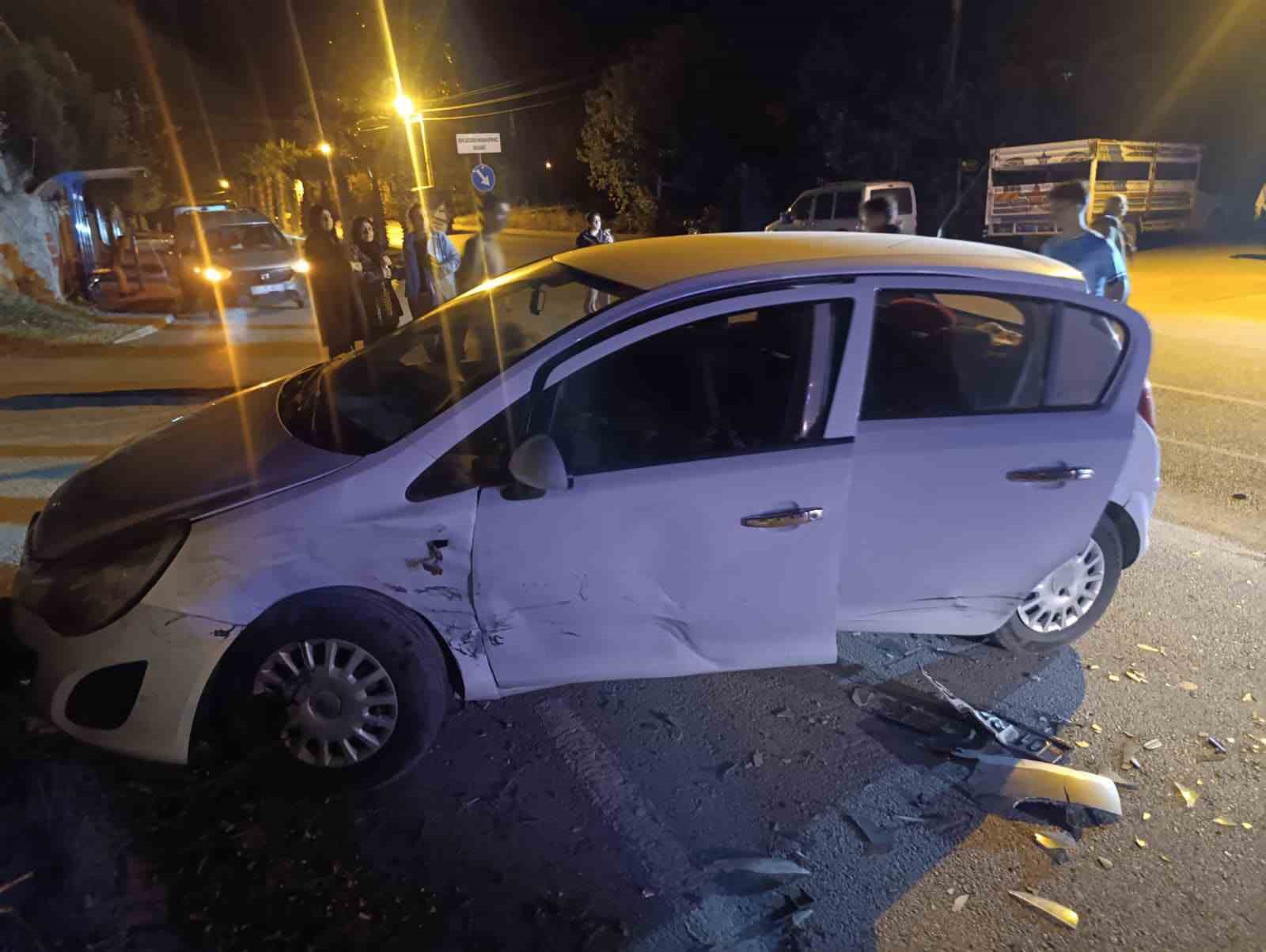 Otomobiller çarpıştı: 3 yaralı 7 otomobiller carpisti 3 yarali 3