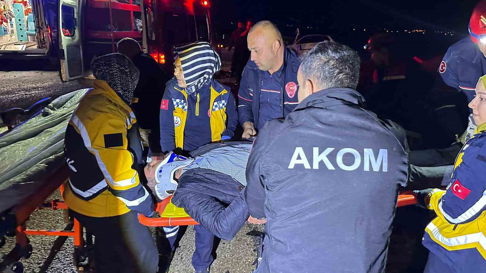 otomobiller kafa kafaya carpisti 2 yarali 1 jnNTfPeq