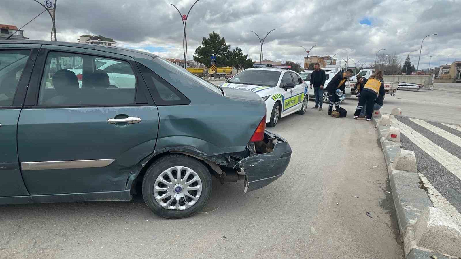 otomobillerin carpistigi an kameraya yansidi 1 yarali 0 9l1s4RRH