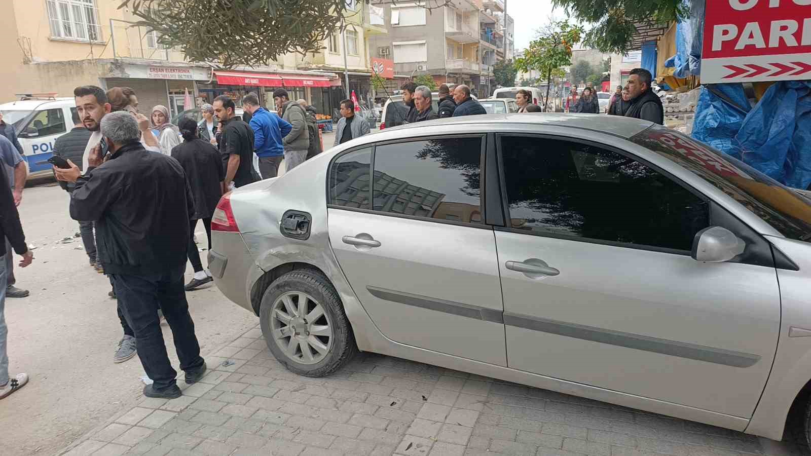 otoparka donen otomobil ile motosiklet carpisti 1 yarali 5 YKJyefOB