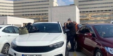 otoparkta-panik-dolu-anlar-aracta-kilitli-kalan-cocuk-cam-kirilarak-kurtarildi-hnNNtA1L.jpg